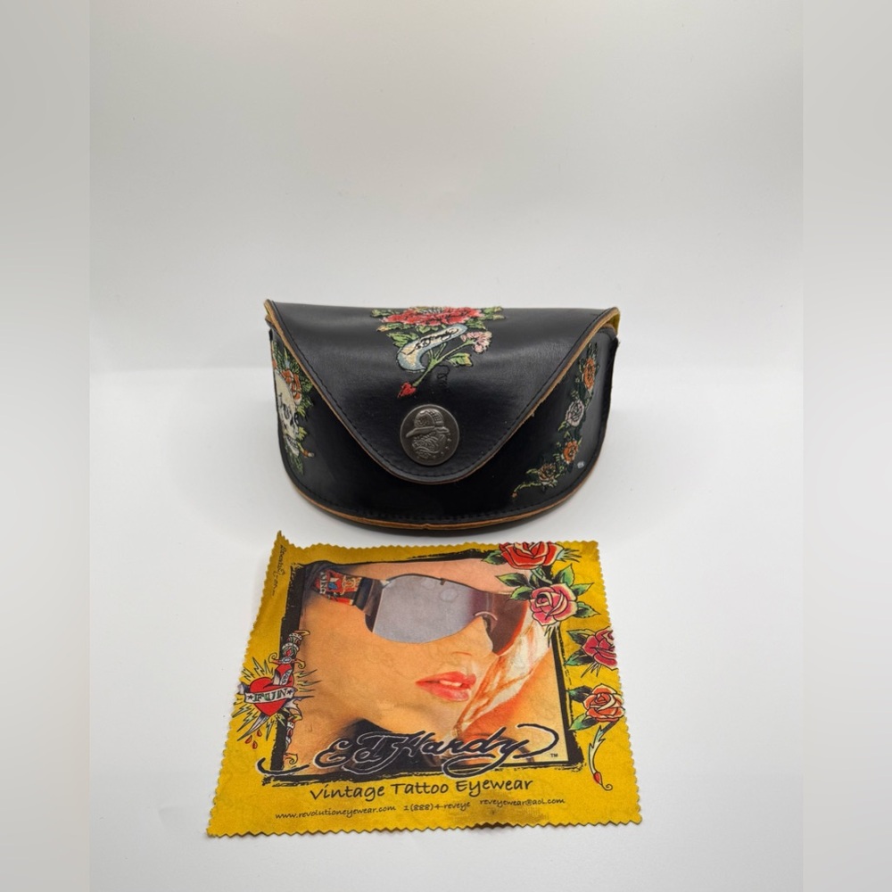 Ed Hardy Vintage Tattoo Eyewear Glasses Case with Skulls and Roses with Cloth
